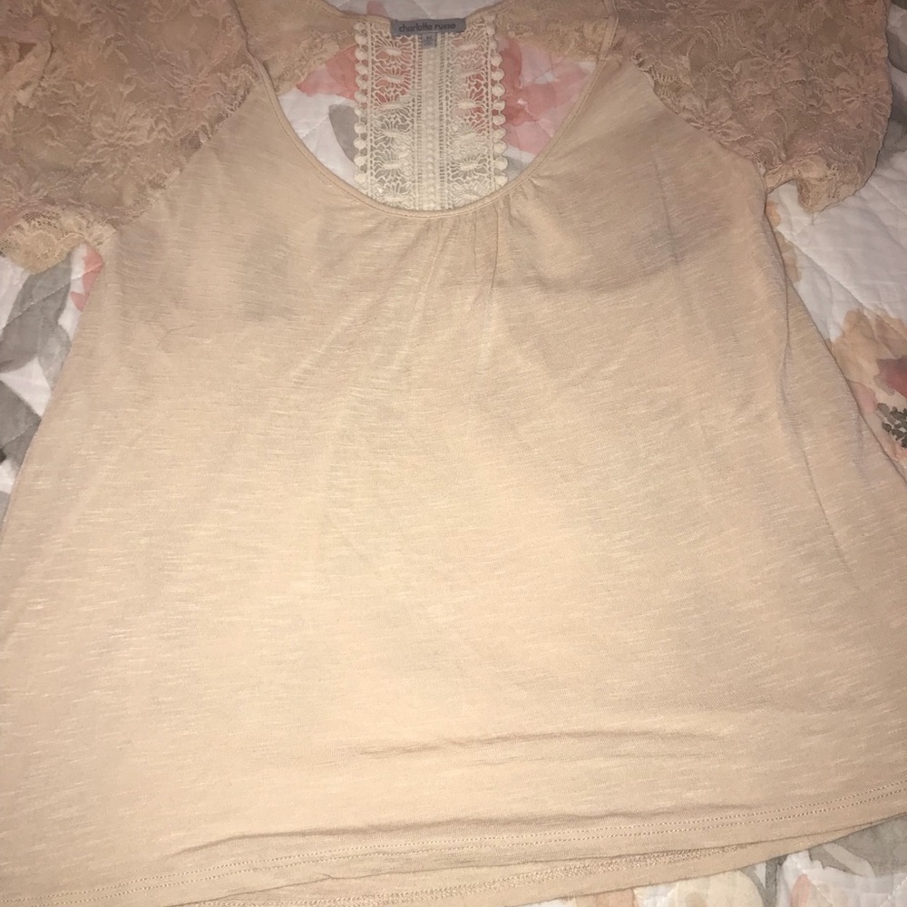 Fancy blouse with open back and lace